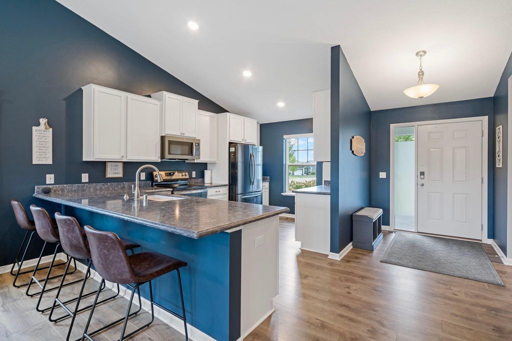 15135 Emory Circle, Apple Valley, MN 55124 — photo 2