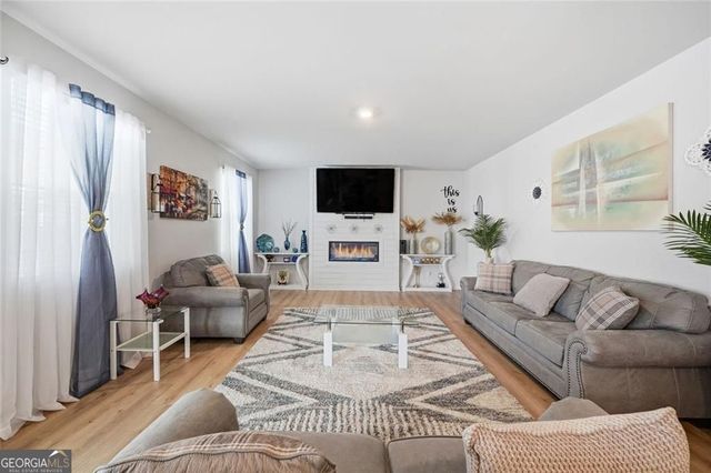 196 Summit Pointe Drive, Dallas, GA 30132