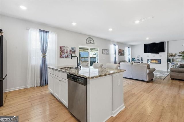 196 Summit Pointe Drive, Dallas, GA 30132