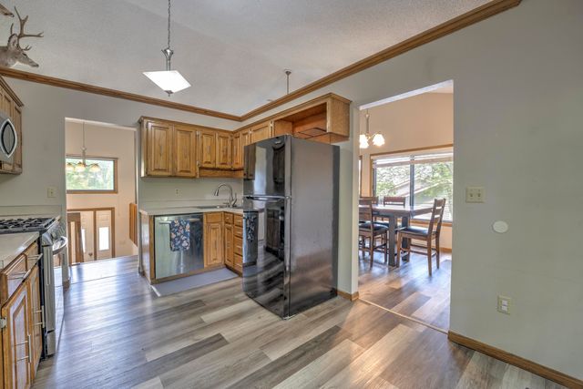 1433 11th Street SW, Minot, ND 58701