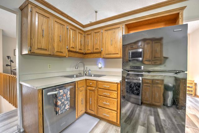 1433 11th Street SW, Minot, ND 58701