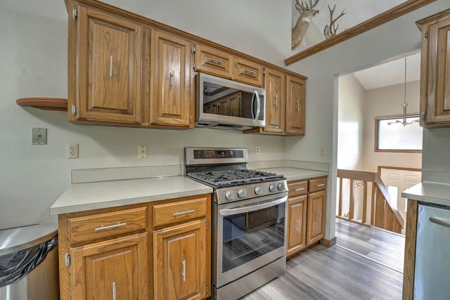 1433 11th Street SW, Minot, ND 58701