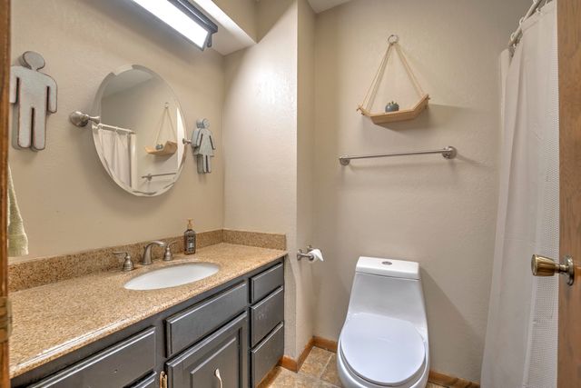 1433 11th Street SW, Minot, ND 58701
