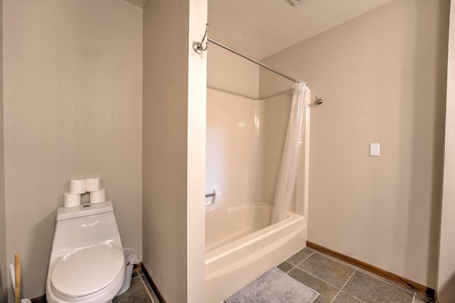 1433 11th Street SW, Minot, ND 58701
