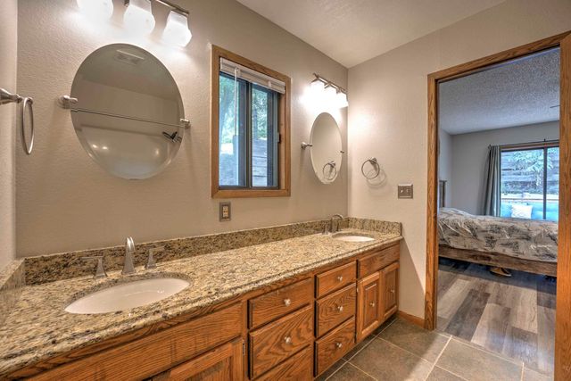 1433 11th Street SW, Minot, ND 58701
