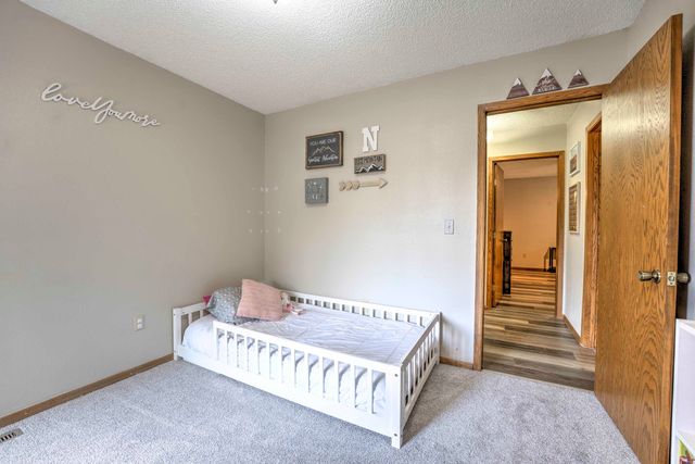 1433 11th Street SW, Minot, ND 58701