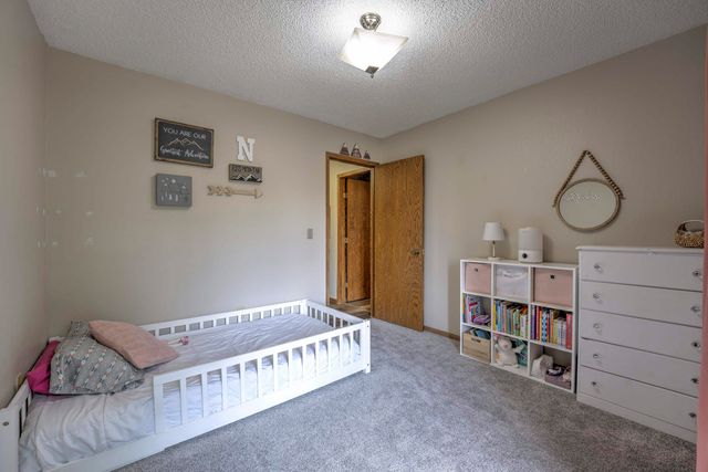 1433 11th Street SW, Minot, ND 58701