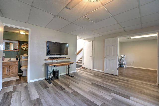 1433 11th Street SW, Minot, ND 58701
