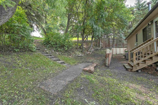 1433 11th Street SW, Minot, ND 58701