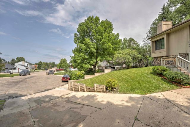 1433 11th Street SW, Minot, ND 58701