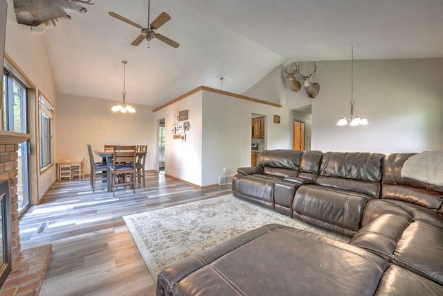 1433 11th Street SW, Minot, ND 58701