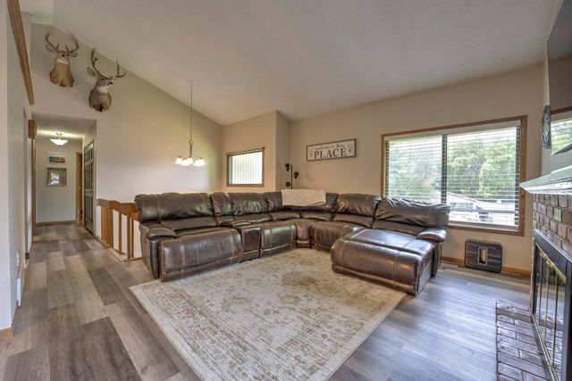 1433 11th Street SW, Minot, ND 58701