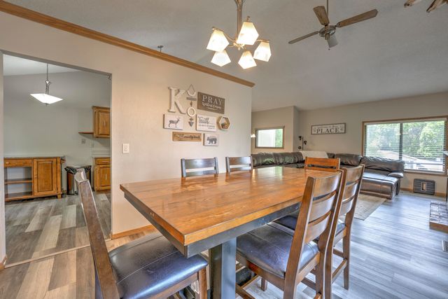1433 11th Street SW, Minot, ND 58701