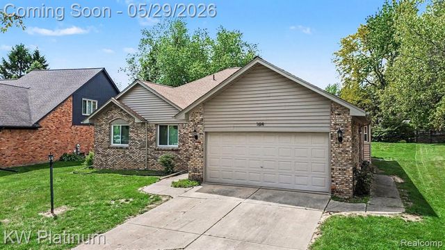 1614 Crestline Lane, Rochester Hills, MI 48307