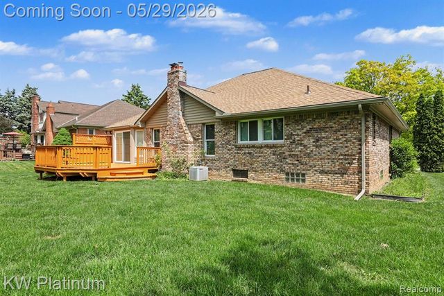 1614 Crestline Lane, Rochester Hills, MI 48307