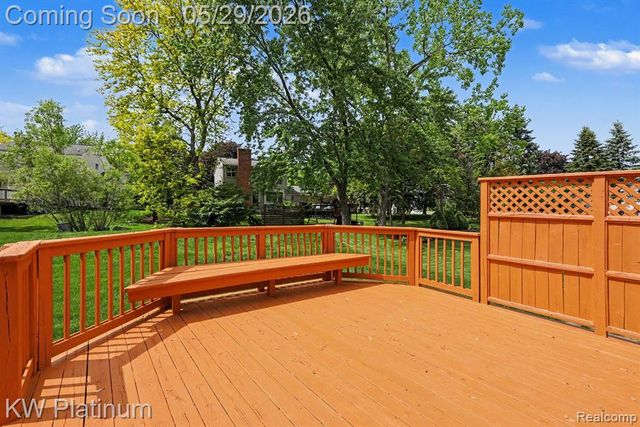 1614 Crestline Lane, Rochester Hills, MI 48307
