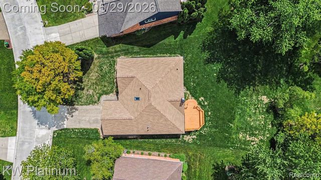 1614 Crestline Lane, Rochester Hills, MI 48307