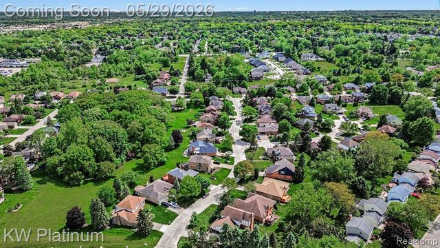 1614 Crestline Lane, Rochester Hills, MI 48307