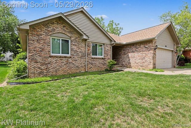 1614 Crestline Lane, Rochester Hills, MI 48307