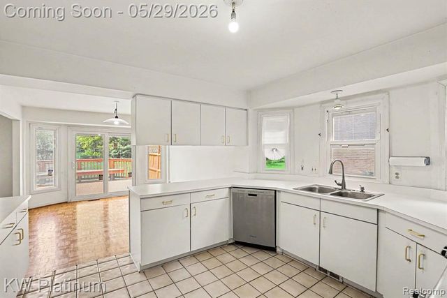 1614 Crestline Lane, Rochester Hills, MI 48307