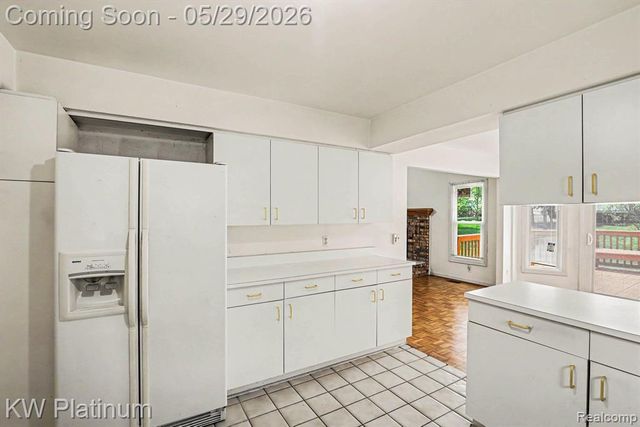 1614 Crestline Lane, Rochester Hills, MI 48307