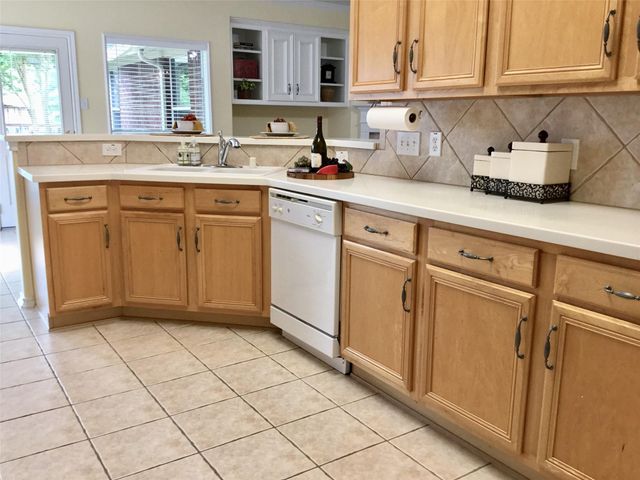 114 N Queenscliff Circle, The Woodlands, TX 77382