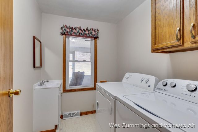 829 N Jefferson Street, Lowell City, MI 49331