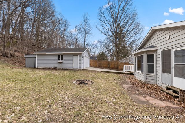 829 N Jefferson Street, Lowell City, MI 49331