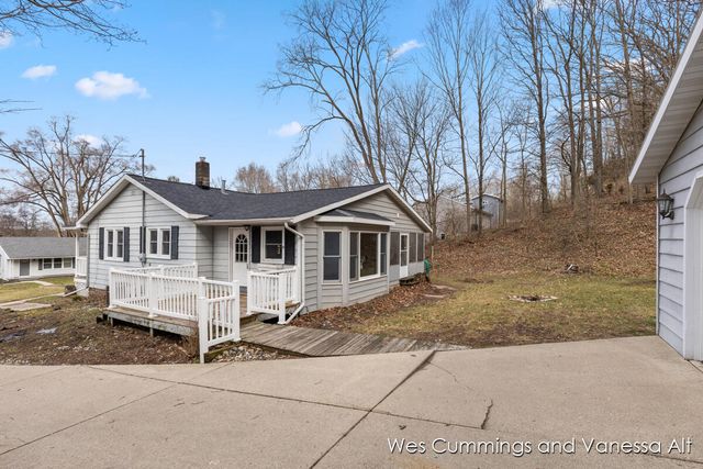 829 N Jefferson Street, Lowell City, MI 49331