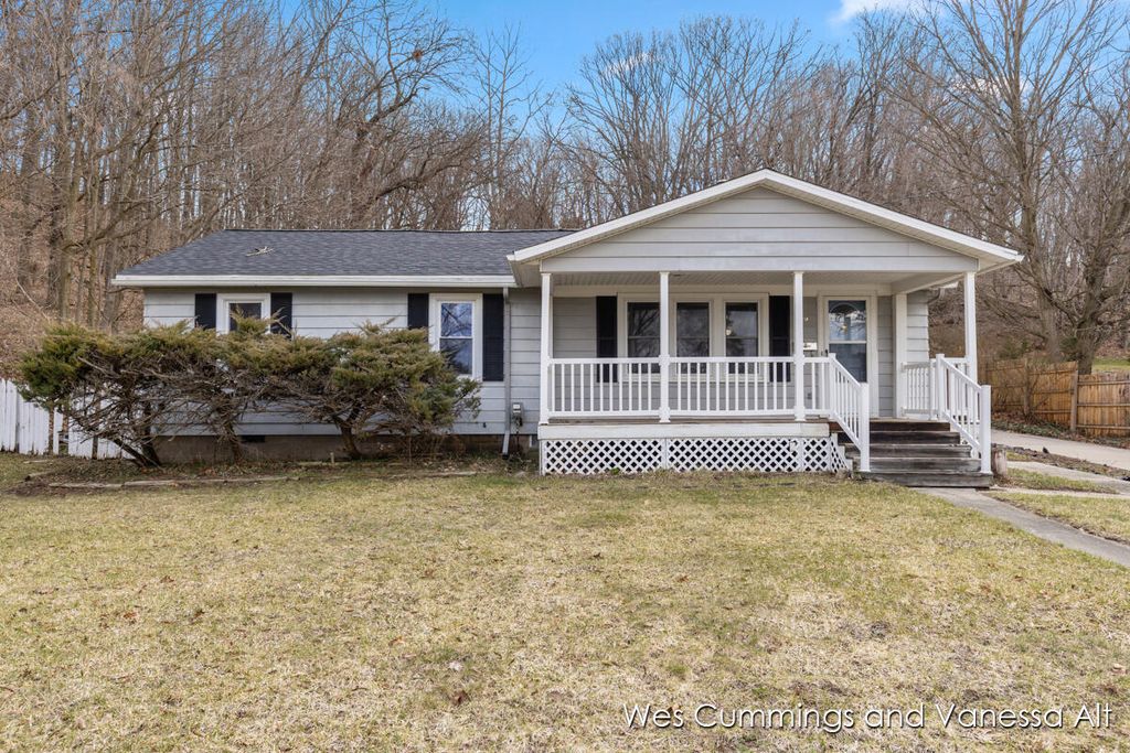 829 N Jefferson Street, Lowell City, MI 49331