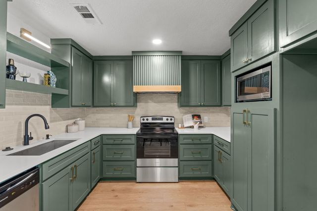 8209 Pearl Street, North Richland Hills, TX 76180