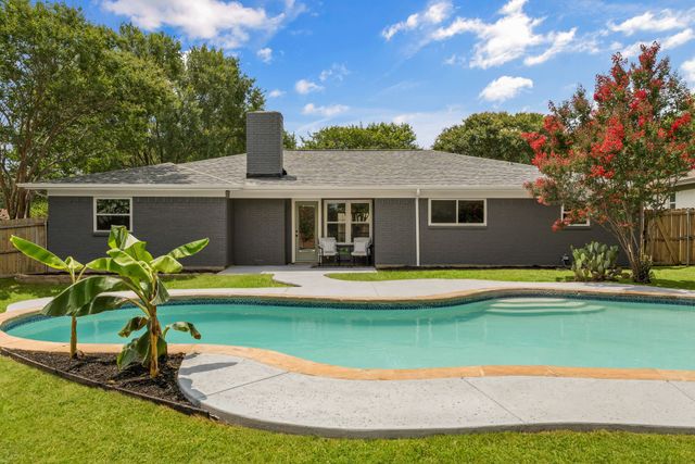 8209 Pearl Street, North Richland Hills, TX 76180