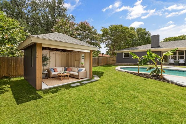 8209 Pearl Street, North Richland Hills, TX 76180
