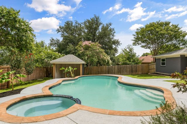 8209 Pearl Street, North Richland Hills, TX 76180