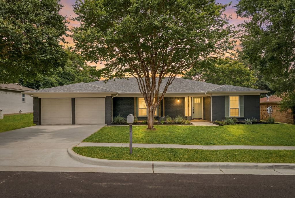 8209 Pearl Street, North Richland Hills, TX 76180