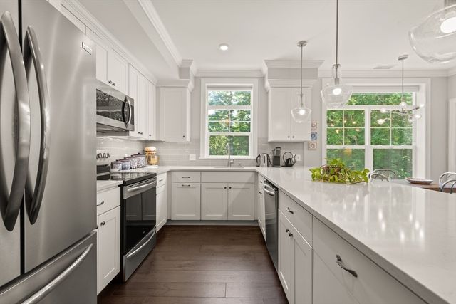 635 Old Post Road - Woodcrest Run 2-211, Sharon, MA 02067
