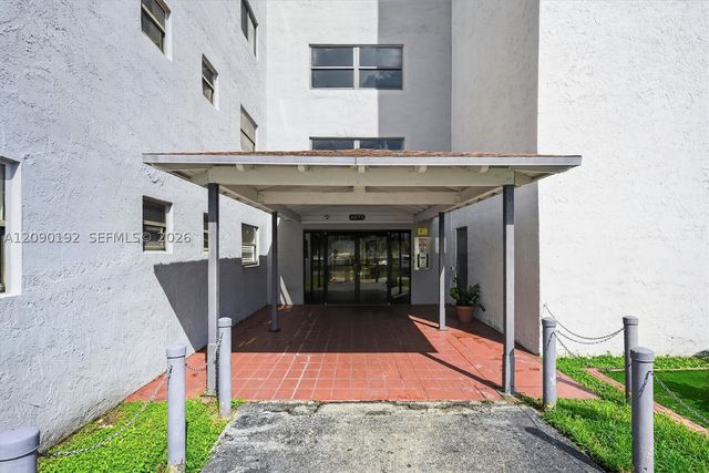 8075 NW 7th St 503, Miami, FL 33126