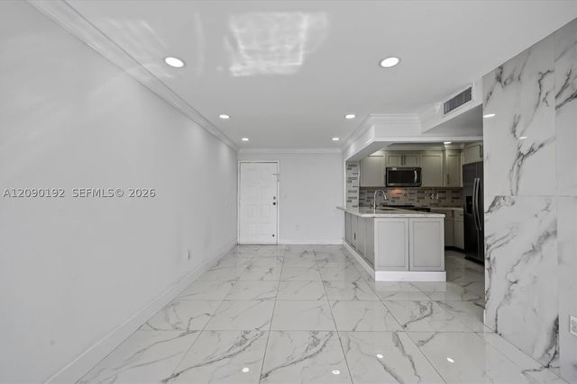 8075 NW 7th St 503, Miami, FL 33126