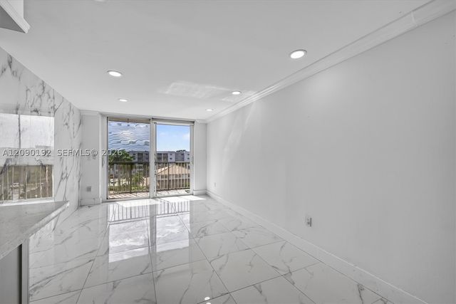 8075 NW 7th St 503, Miami, FL 33126