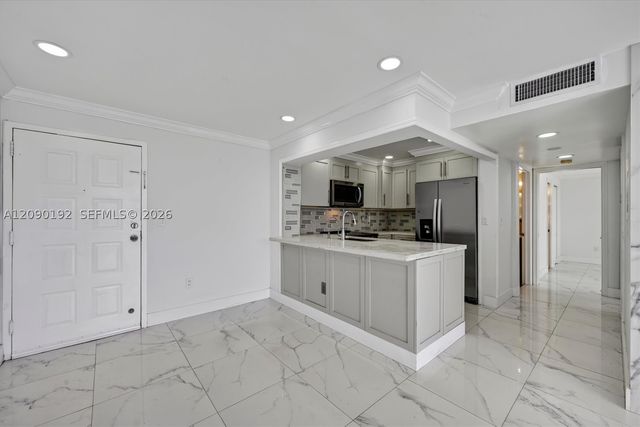 8075 NW 7th St 503, Miami, FL 33126