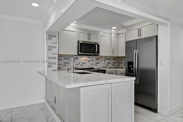 8075 NW 7th St 503, Miami, FL 33126