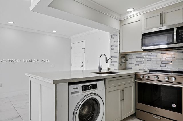 8075 NW 7th St 503, Miami, FL 33126