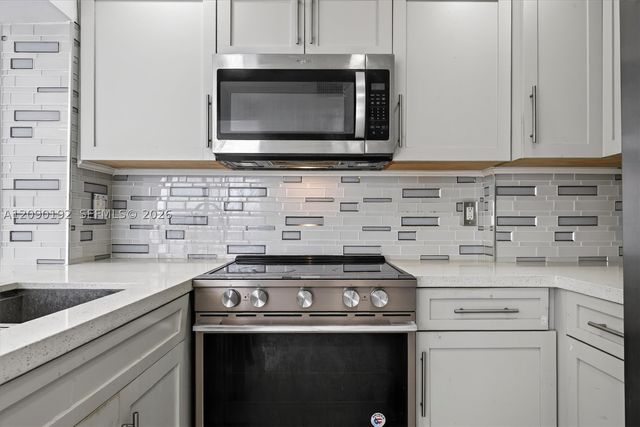 8075 NW 7th St 503, Miami, FL 33126