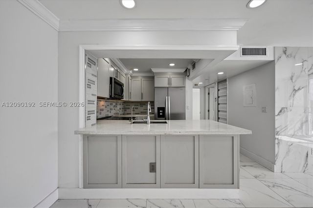 8075 NW 7th St 503, Miami, FL 33126