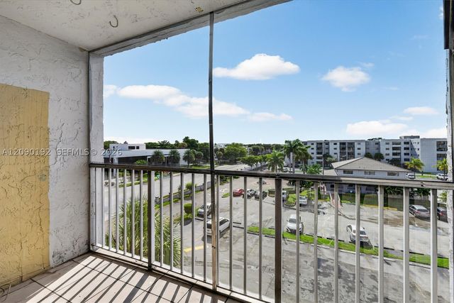 8075 NW 7th St 503, Miami, FL 33126