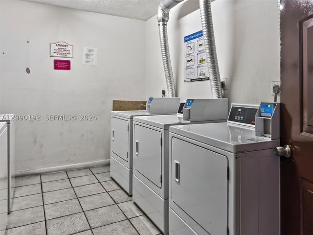 8075 NW 7th St 503, Miami, FL 33126