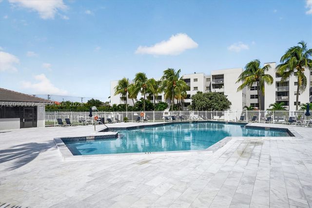 8075 NW 7th St 503, Miami, FL 33126