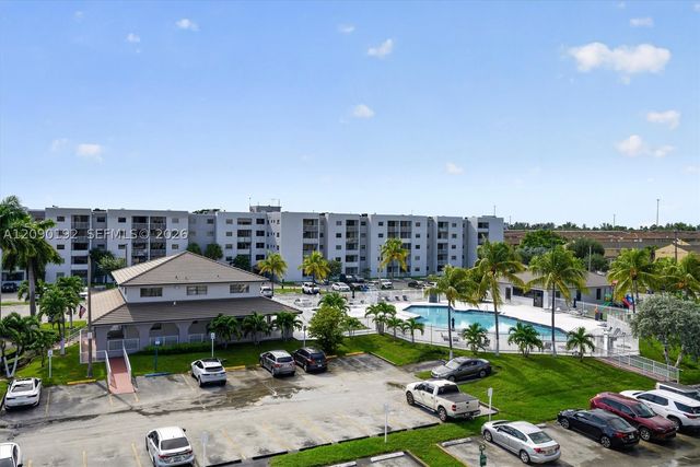 8075 NW 7th St 503, Miami, FL 33126
