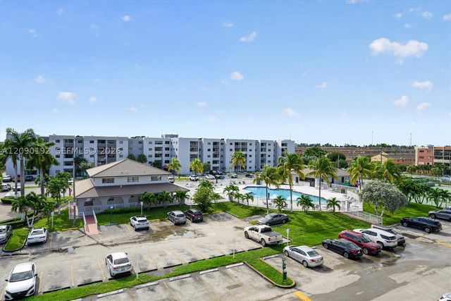 8075 NW 7th St 503, Miami, FL 33126
