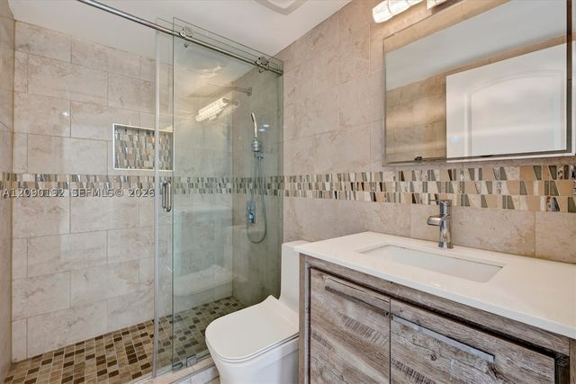 8075 NW 7th St 503, Miami, FL 33126